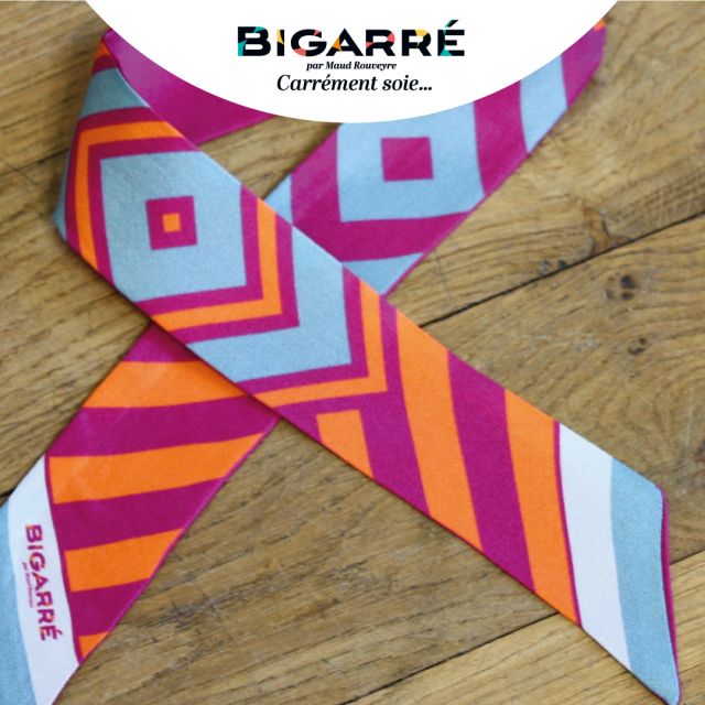 Les couleurs de notre petit bandeau Le Magnifique Victor dynamisent vos journées ! 

🇫🇷
#madeinfrance #fabriqueenfrance #fabricationfrancaise #bandeau #foulardensoie #foularddesoie #carreensoie #carredesoie #serielimitee #graphique #couleur #accessoiredemode #personnalisation #nouveauté #soie #twilldesoie #createurfrancais #creatricefrancaise